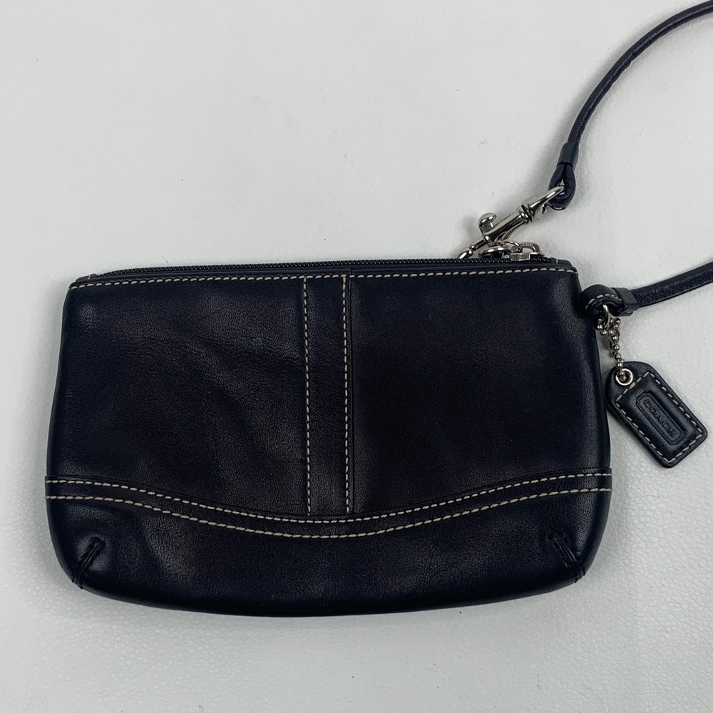Coach Black Leather Wristlet Wallet Clutch Pouch Zip closure Coach hang Tag